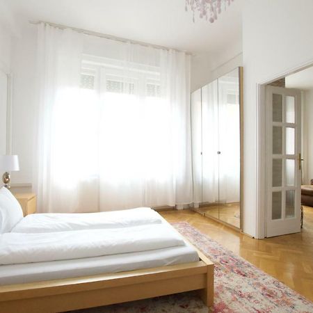 Standard Apartment By Hi5 - Madach Imre 1 Budapest Eksteriør bilde