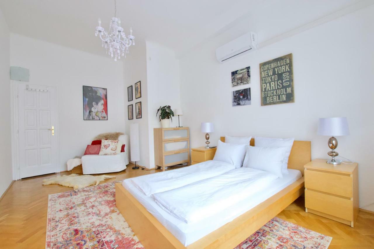 Standard Apartment By Hi5 - Madach Imre 1 Budapest Eksteriør bilde