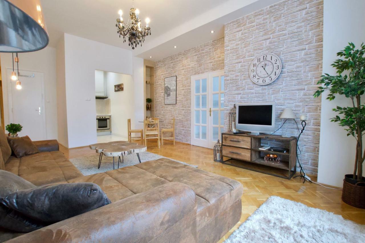 Standard Apartment By Hi5 - Madach Imre 1 Budapest Eksteriør bilde