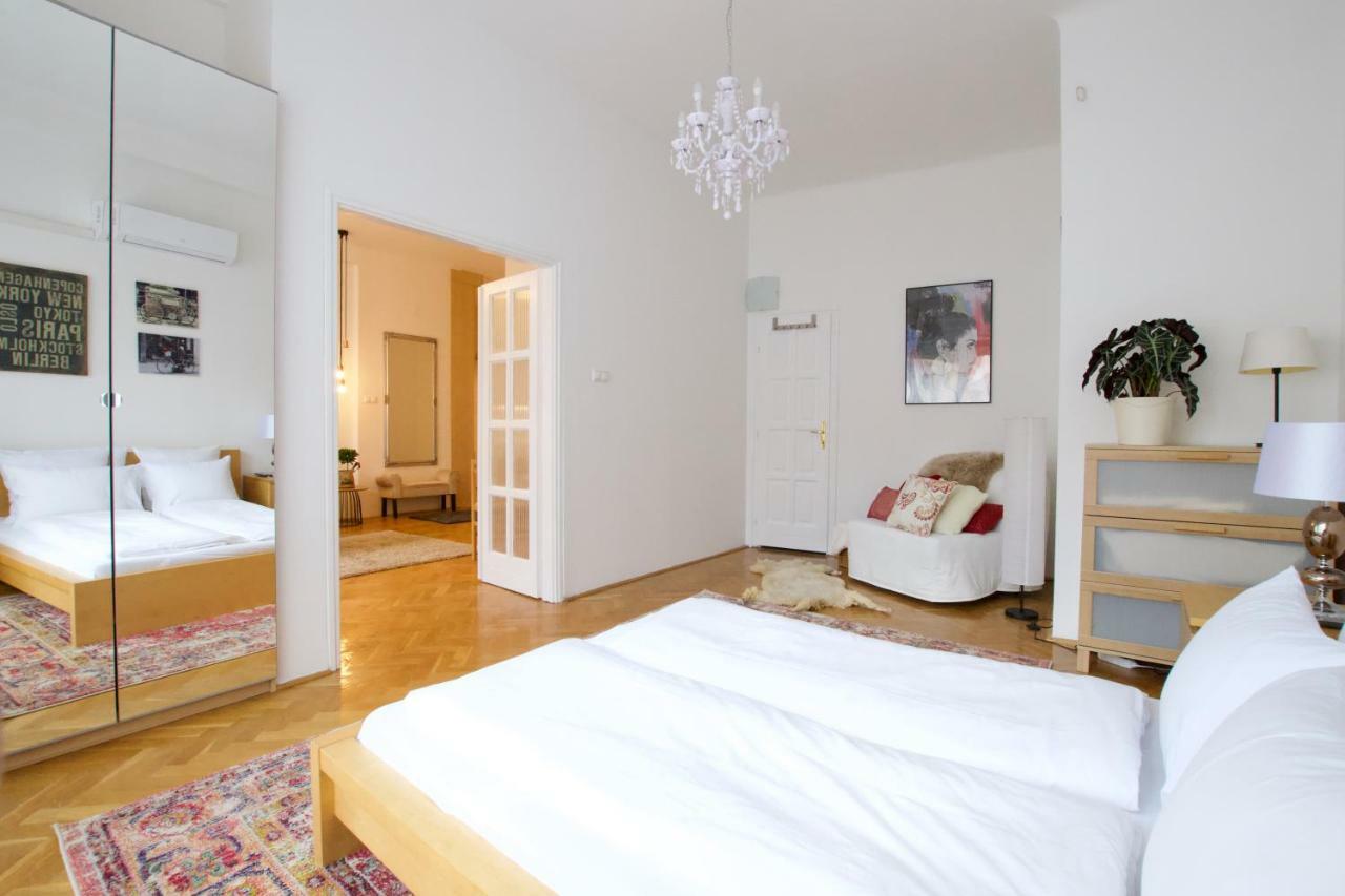 Standard Apartment By Hi5 - Madach Imre 1 Budapest Eksteriør bilde