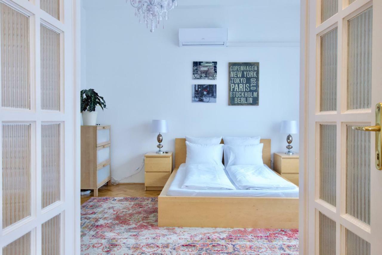 Standard Apartment By Hi5 - Madach Imre 1 Budapest Eksteriør bilde